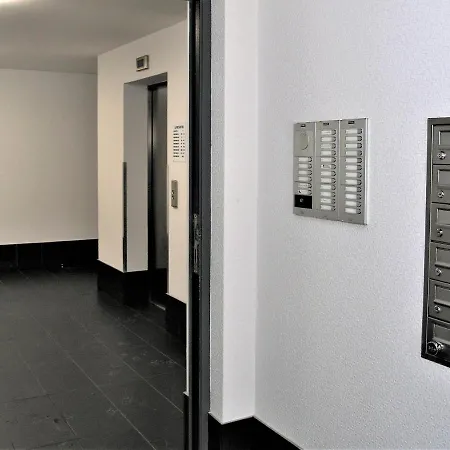 Metro Dzialdowska 公寓