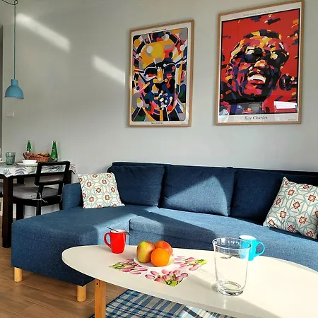 Metro Dzialdowska 公寓