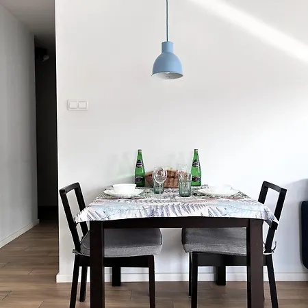 Metro Dzialdowska Apartment *